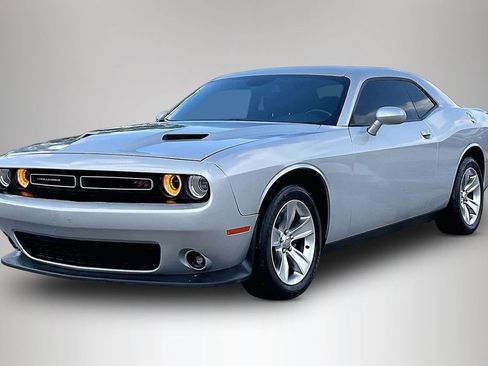 Used 2021 Dodge Challenger SXT RWD image 2