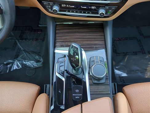 Used 2023 BMW 540i w/ Premium Package image 17