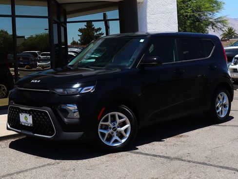 Used 2022 Kia Soul LX w/ Technology Package FWD image 2