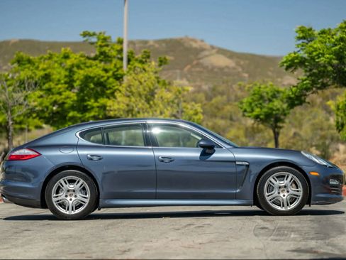 Used 2011 Porsche Panamera 4S image 4