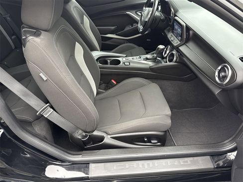 Used 2021 Chevrolet Camaro LT w/ RS Package image 15