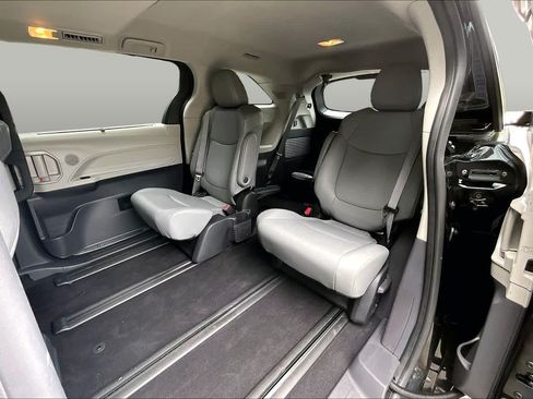 Used 2023 Toyota Sienna XLE w/ XLE Plus Package AWD/4WD image 20