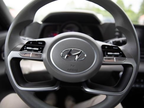 Used 2023 Hyundai Elantra SEL FWD image 11