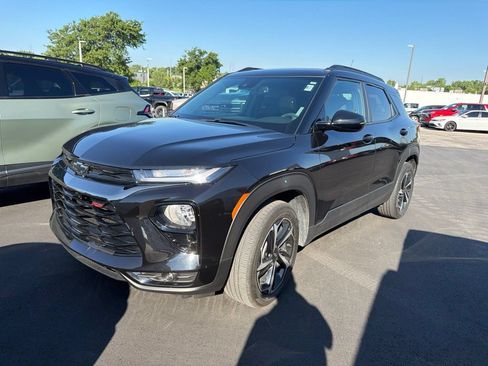 Used 2023 Chevrolet TrailBlazer RS w/ Sun and Liftgate Package AWD/4WD image 2