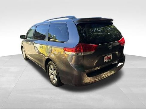 Used 2013 Toyota Sienna LE w/ Towing Pkg FWD image 7