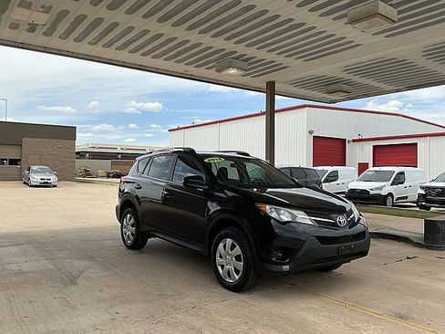 Used 2015 Toyota RAV4 LE FWD image 3