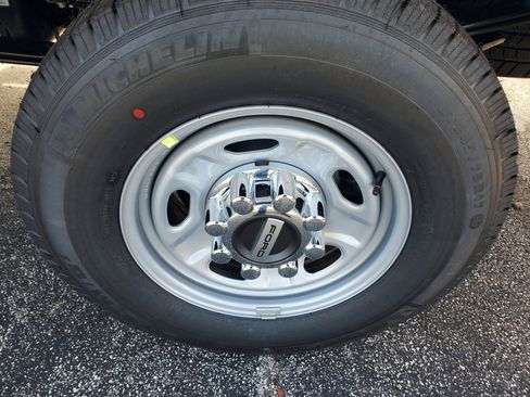 New 2026 Ford F250 XL w/ XL Chrome Package image 8