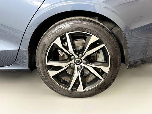 Used 2025 Volvo S60 B5 Core image 11