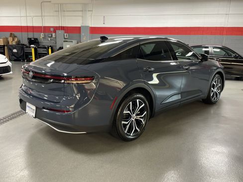 Used 2025 Toyota Crown XLE image 10