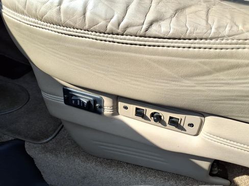 Used 2011 GMC Savana 1500 RWD image 17