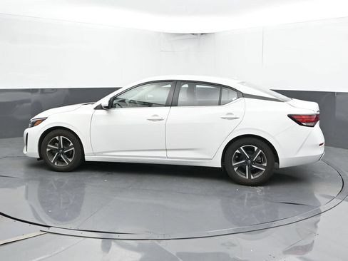 Used 2024 Nissan Sentra SV FWD image 9