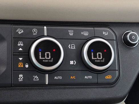 Used 2024 Land Rover Defender 110 X-Dynamic SE AWD/4WD image 33