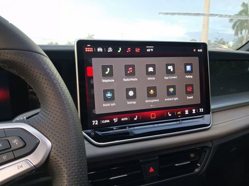 New 2026 Volkswagen Tiguan SE R-Line FWD image 9