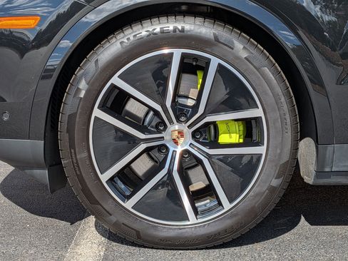Certified 2025 Porsche Cayenne Coupe AWD/4WD image 11