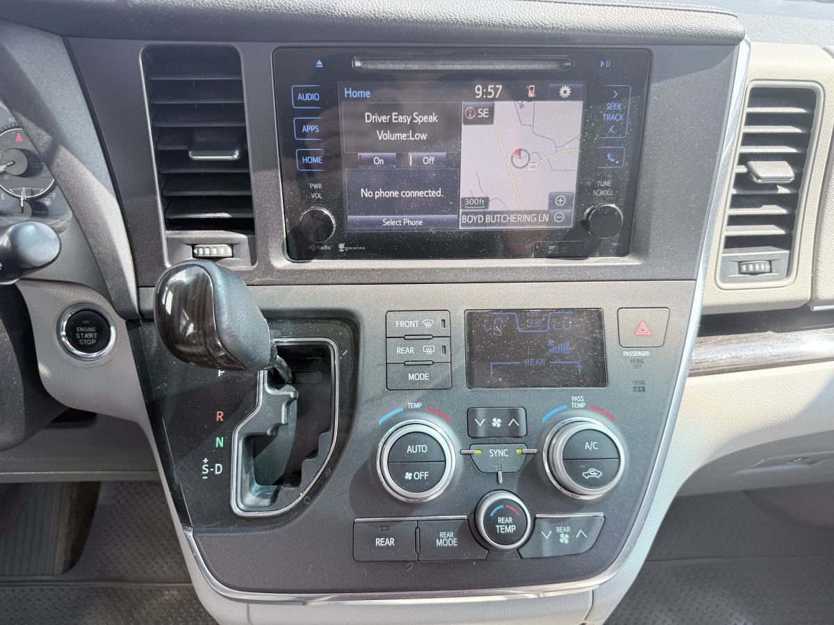 Used 2015 Toyota Sienna XLE w/ XLE Navigation Package FWD image 10