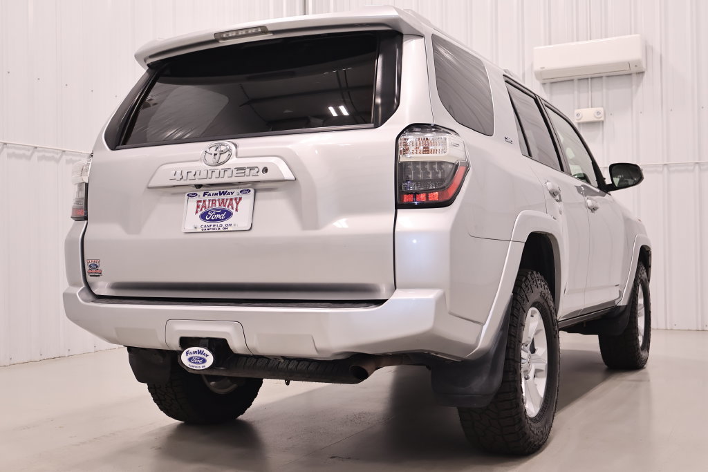 Used 2016 Toyota 4Runner SR5 AWD/4WD image 9