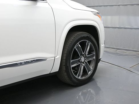 Used 2017 GMC Acadia Denali w/ Technology Package FWD image 45