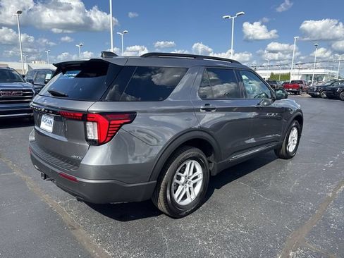 Used 2025 Ford Explorer Active AWD/4WD image 5