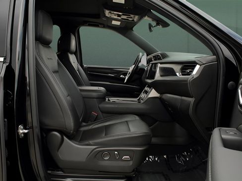 Used 2021 GMC Yukon XL Denali w/ Advanced Technology Package image 16