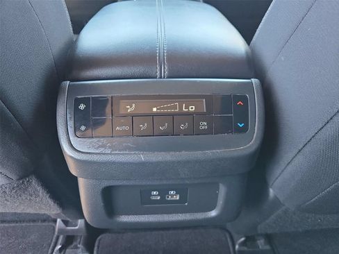 Used 2022 Nissan Pathfinder SV FWD image 13