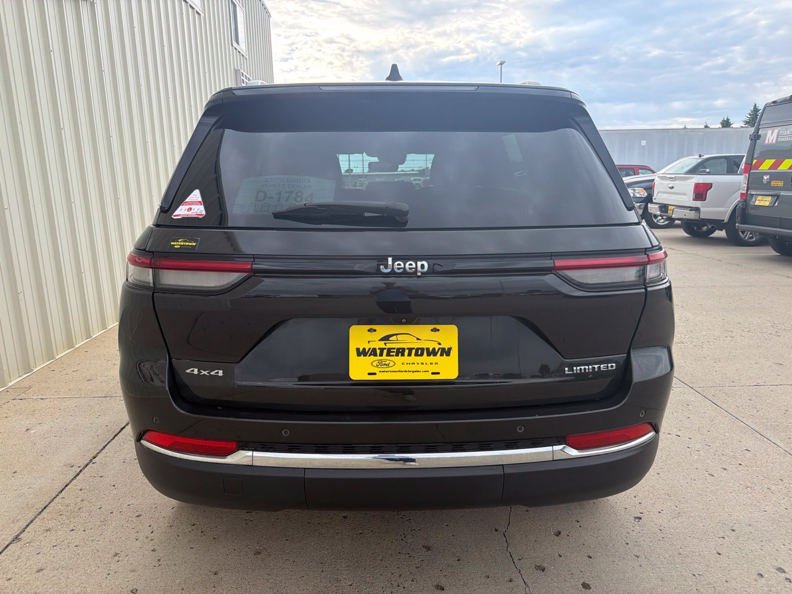Used 2023 Jeep Grand Cherokee Limited AWD/4WD image 6