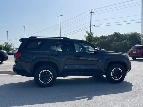 Used 2025 Toyota 4Runner TRD Off-Road Premium AWD/4WD image 8