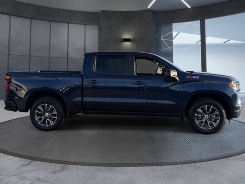 Used 2022 Chevrolet Silverado 1500 RST w/ Z71 Off-Road Package AWD/4WD image 7
