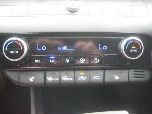 Used 2023 Hyundai Elantra SEL w/ Convenience Package FWD image 19