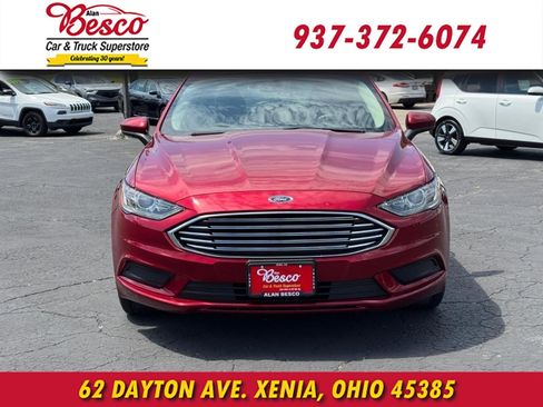 Used 2018 Ford Fusion SE w/ Fusion SE Technology Package FWD image 2