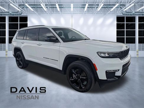 Used 2024 Jeep Grand Cherokee L Limited w/ Black Appearance Package RWD image 1