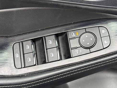 Used 2025 Nissan Rogue SV image 16