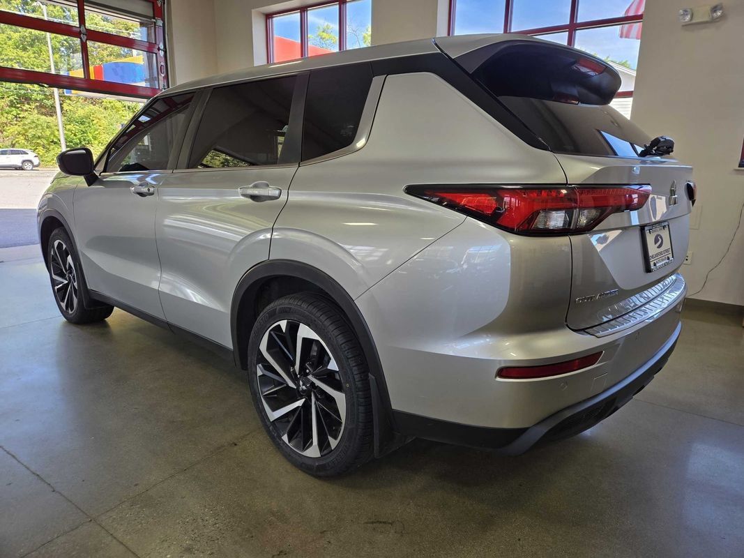 Used 2022 Mitsubishi Outlander ES AWD/4WD image 5