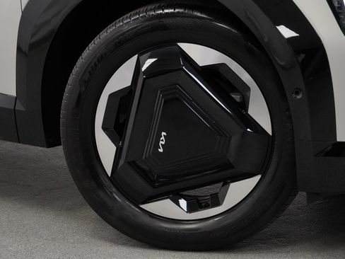 Used 2024 Kia EV9 Land image 4