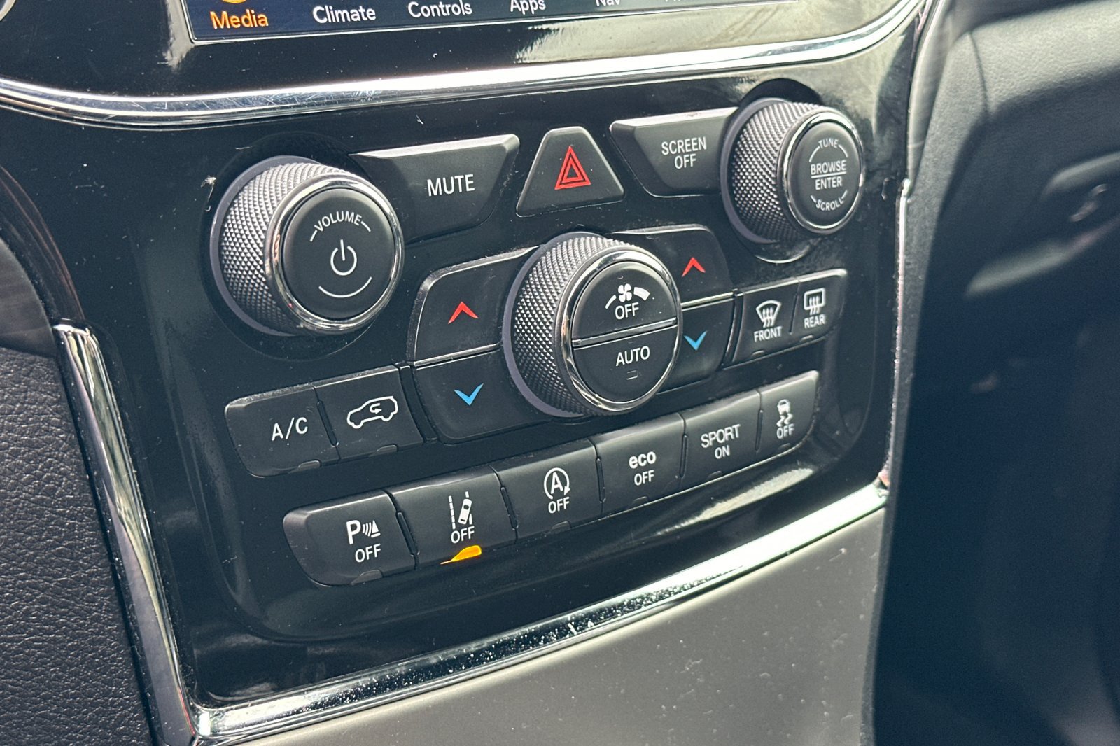 Used 2021 Jeep Grand Cherokee Laredo X AWD/4WD image 20