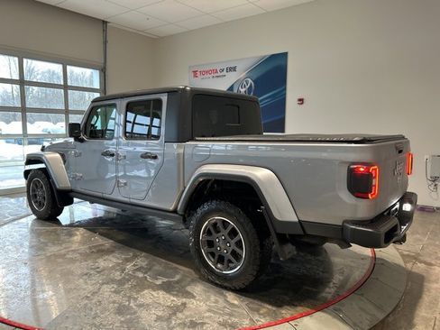 Used 2020 Jeep Gladiator Overland image 5