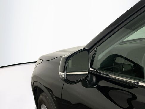 Used 2024 Toyota Highlander LE image 16