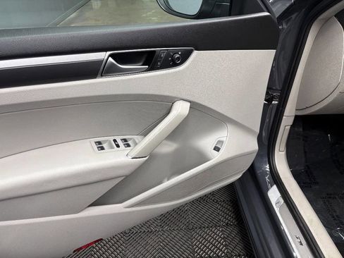 Used 2017 Volkswagen Passat 1.8T R-Line image 27