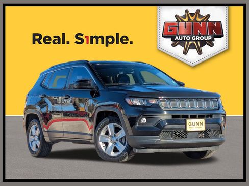 Used 2022 Jeep Compass Latitude image 1