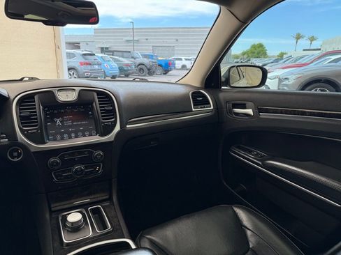 Used 2019 Chrysler 300 Limited RWD image 28