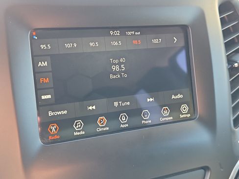 Used 2020 Jeep Cherokee Latitude Plus AWD/4WD image 18