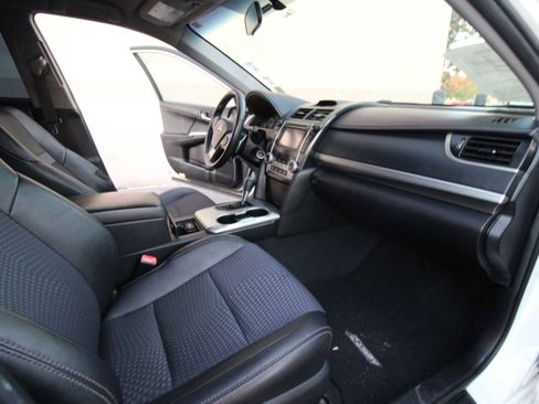Used 2013 Toyota Camry SE image 17