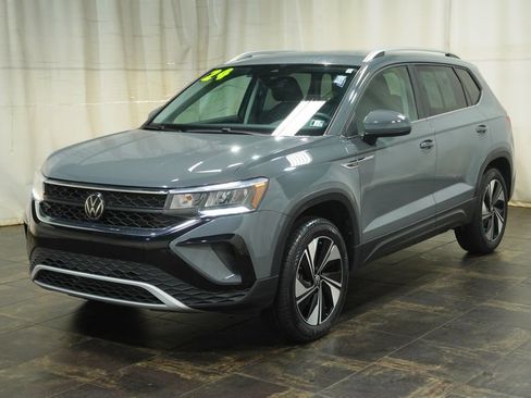 Used 2024 Volkswagen Taos SE AWD/4WD image 2