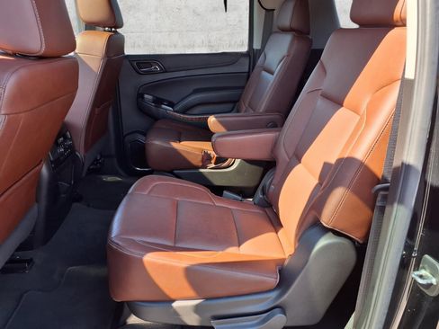 Used 2020 Chevrolet Suburban Premier w/ Premier Plus Edition image 9