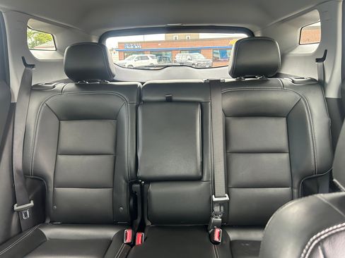 Used 2024 GMC Terrain SLT image 30