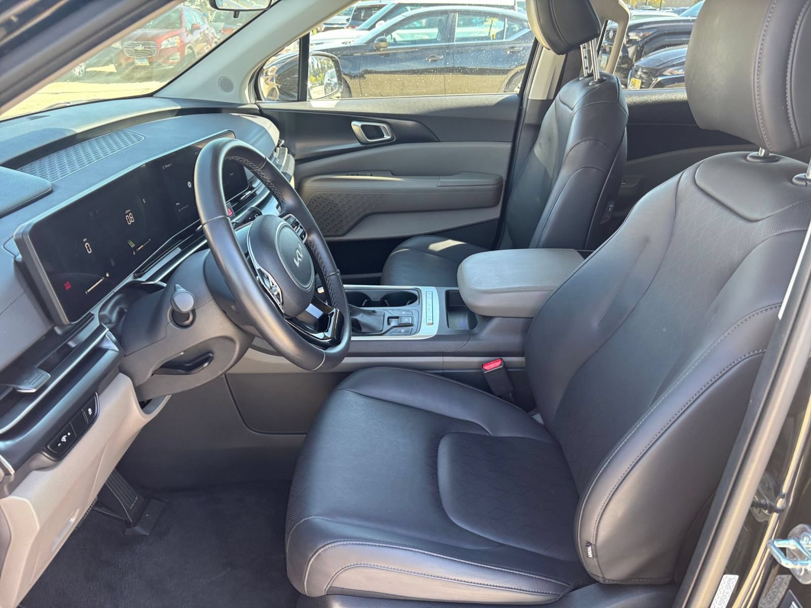 Used 2026 Kia Carnival FWD image 28