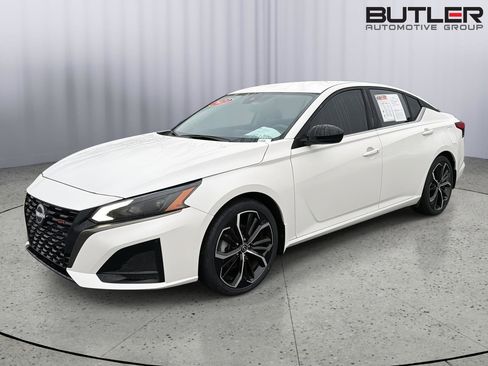 Used 2023 Nissan Altima 2.5 SR FWD image 1