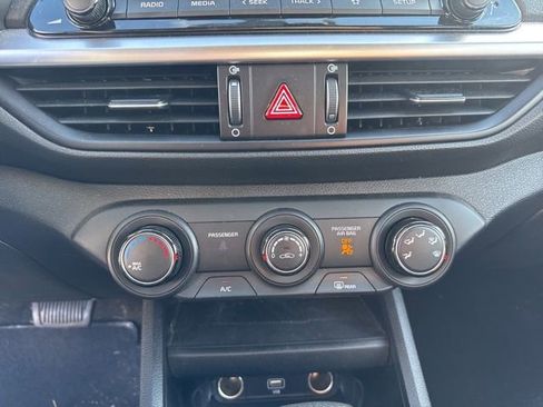 Used 2023 Kia Forte LXS w/ LXS Technology Package image 17