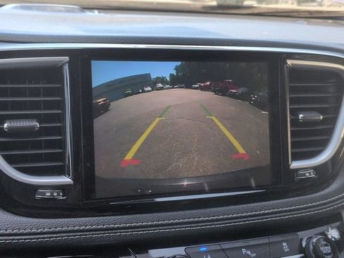 Used 2023 Chrysler Pacifica Limited FWD image 23