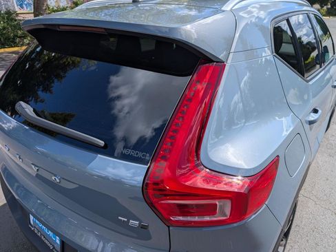 Used 2020 Volvo XC40 T5 Momentum image 23