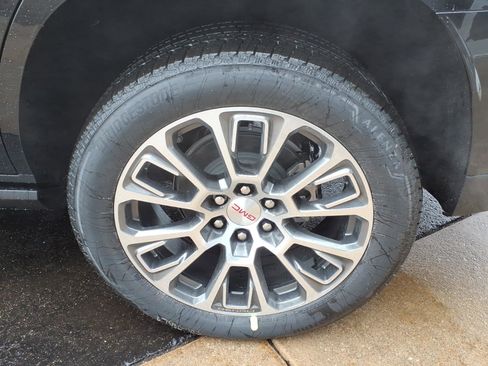 New 2026 GMC Yukon Denali w/ Sun & Power Step Package image 14